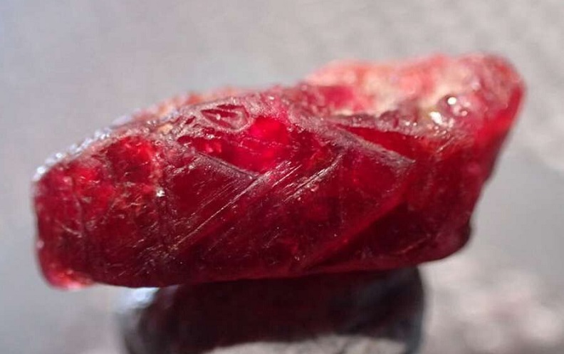 انواع سنگ های قیمتی قرمز الماس قرمز