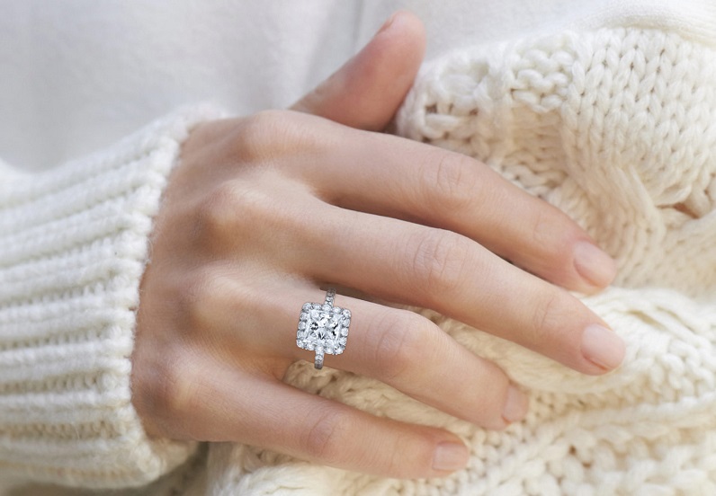 خرید حلقه نامزدی بهترین رنگ و شفاف‌ترین الماس برای حلقه