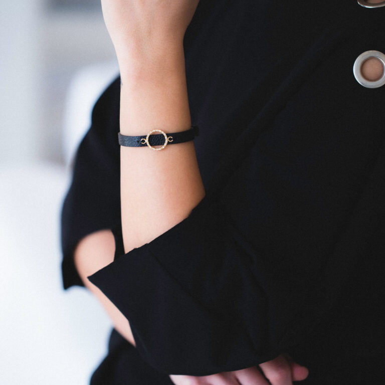 دستبند طلا دایره بزرگ ۲