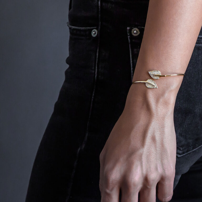 پرسته النگو طلا دو سر برگ نگین دار ۲