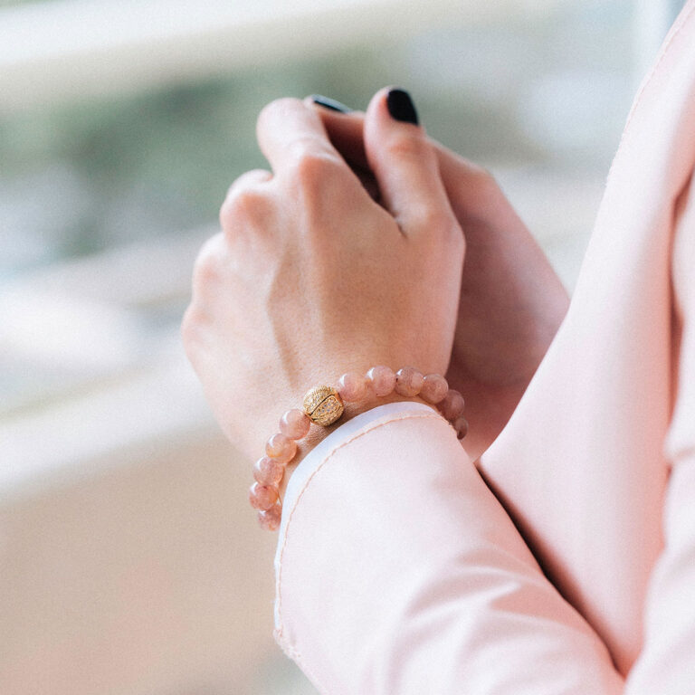 دستبند طلا گوی نگین دار ۲