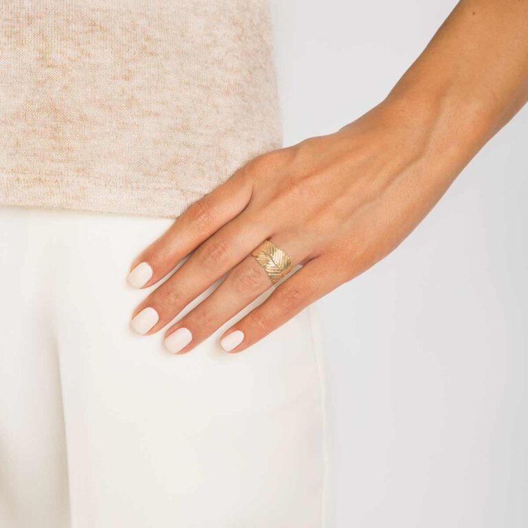 انگشتر طلا پر پرسته