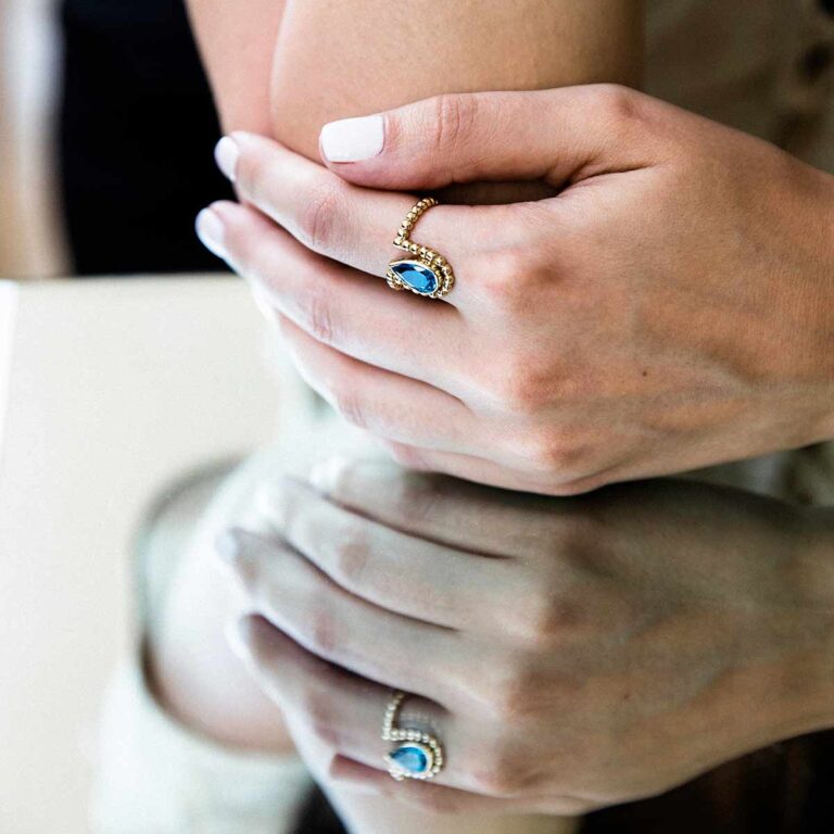 گردنبند طلا اشک آبی پرسته