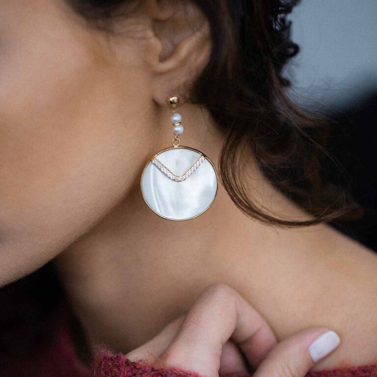 گوشواره طلا دایره صدف نگین دار پرسته