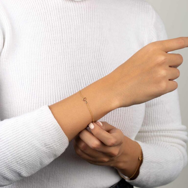 دستبند طلا قلب و کلید