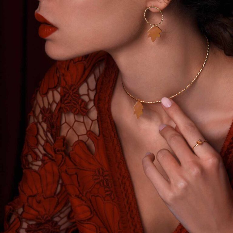 گردنبند طلا چوکر برگ ایشتار