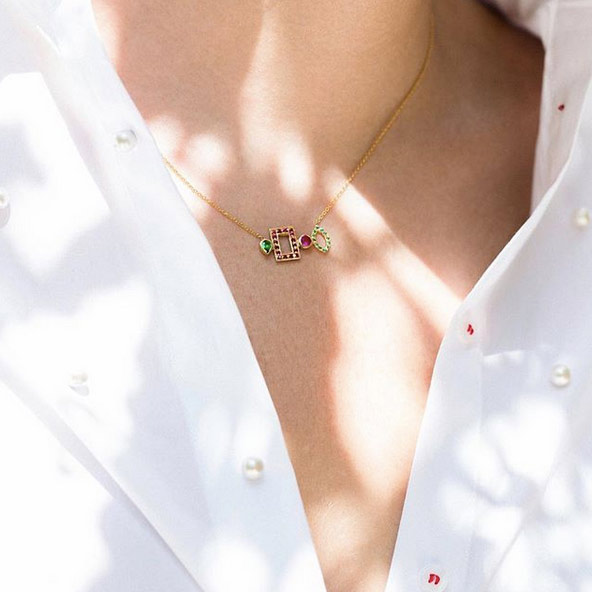 گردنبند مناسب یقه