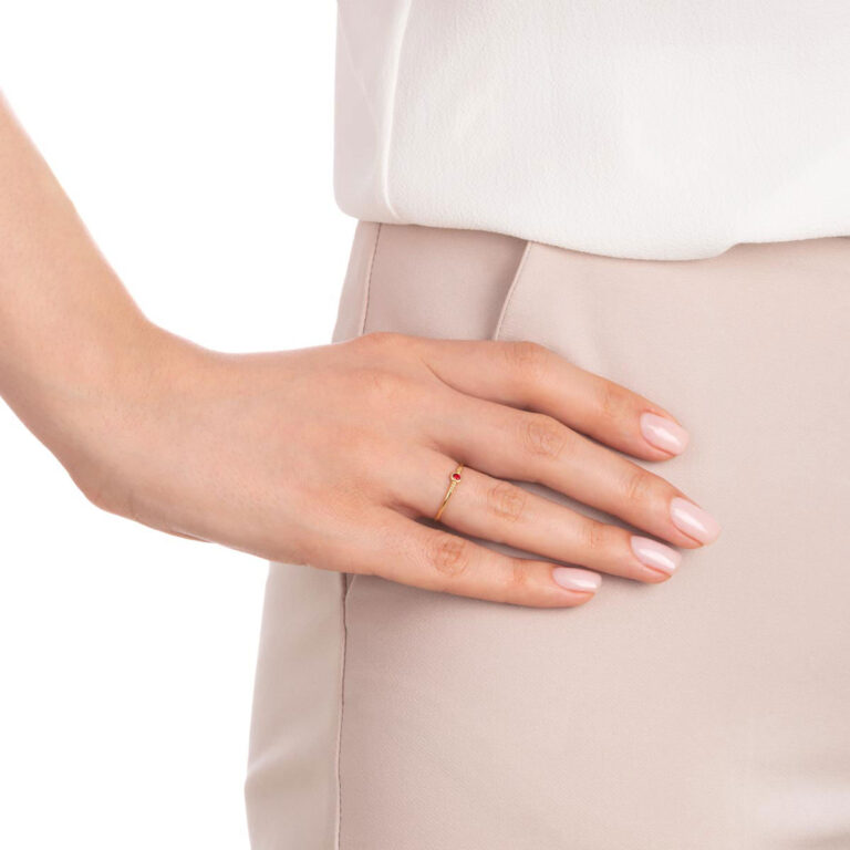 انگشتر طلا تک نگین قرمز لونا