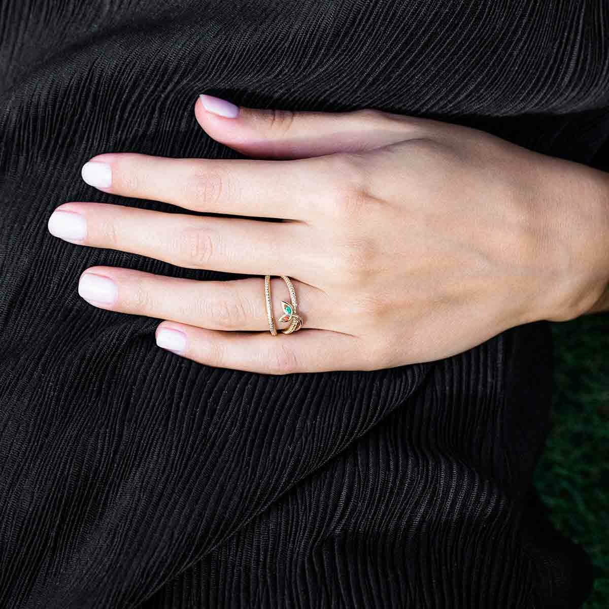 خرید حلقه بر اساس شکل انگشت‌ های دست