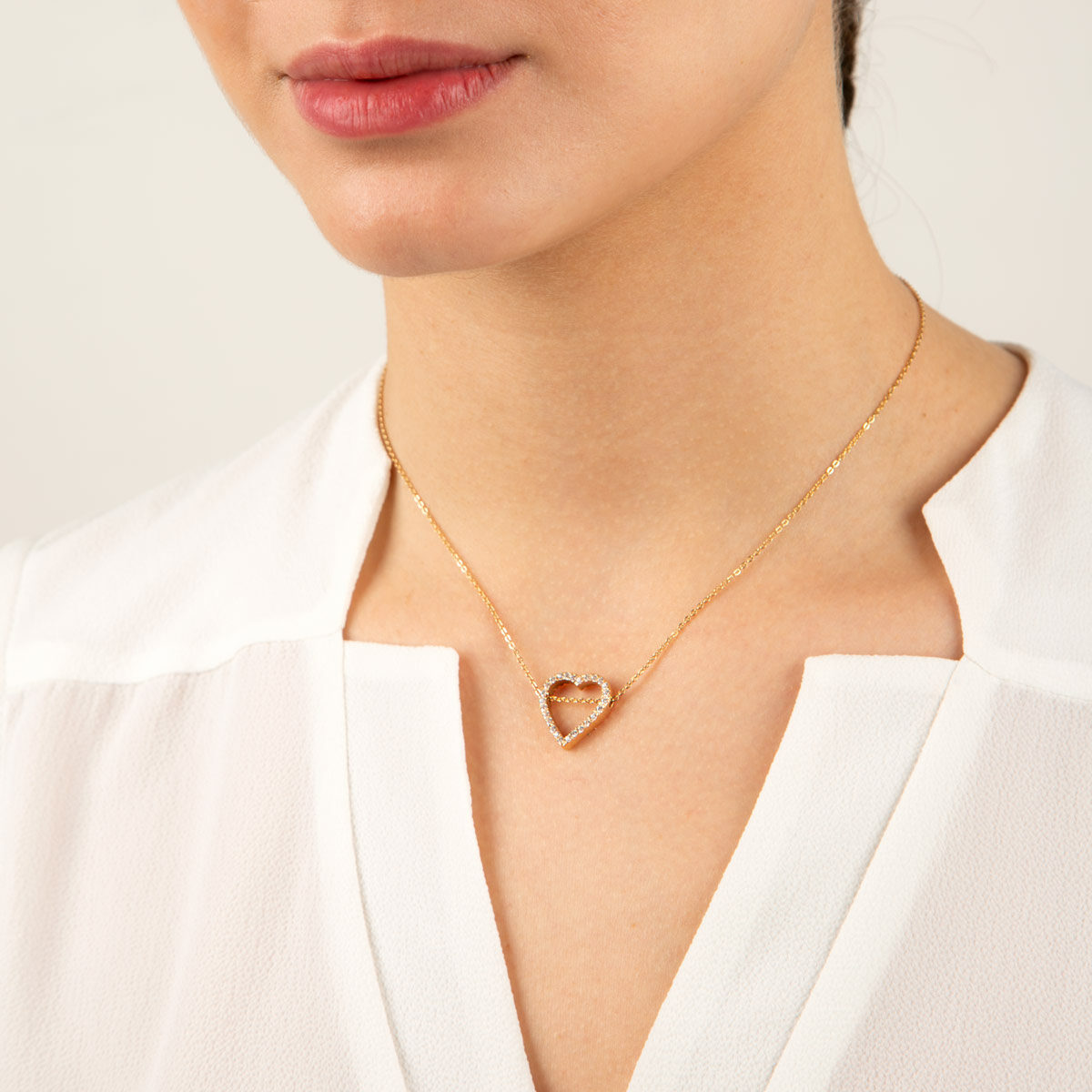 گردنبند طلا قلب توخالی و نگین رنگی