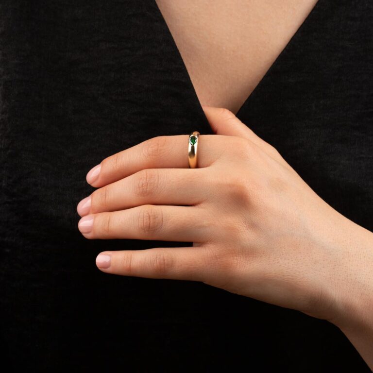 انگشتر طلا دامله نگین اشک سبز