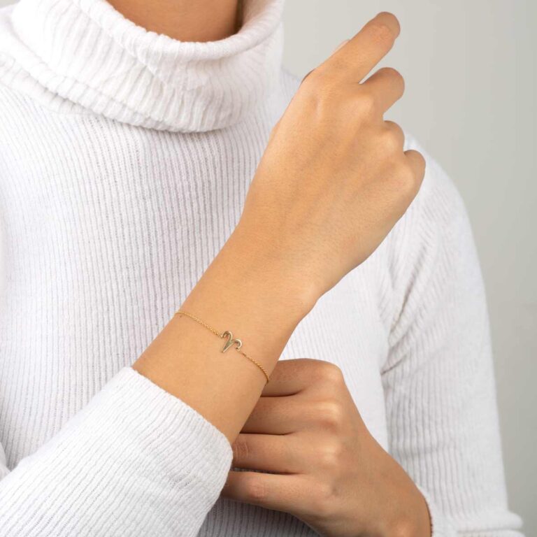 دستبند طلا ساین ماه فروردین