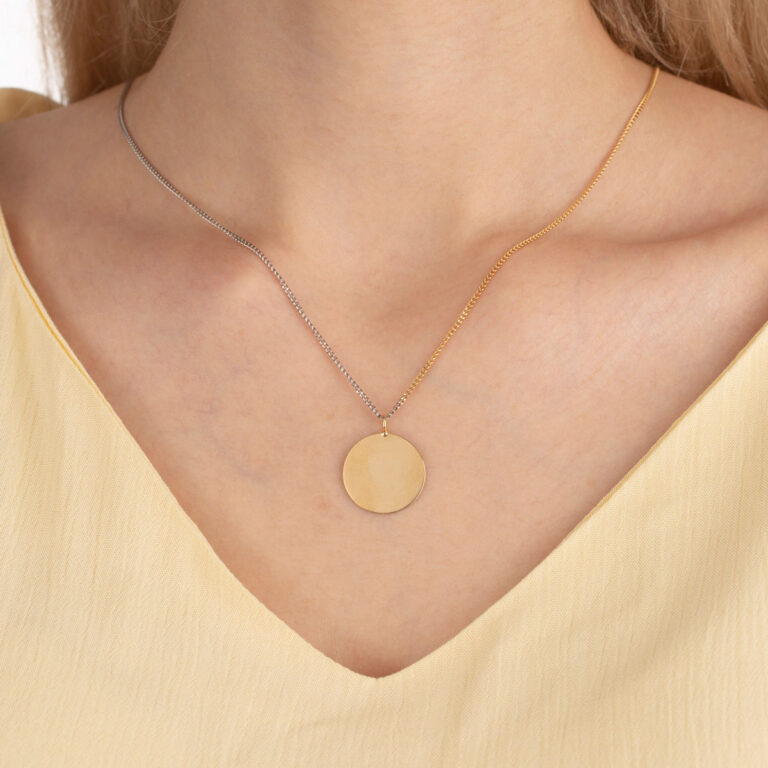 گردنبند طلا دایره حکاکی متوسط و کارتیه