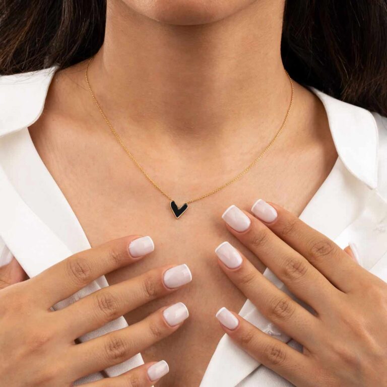 گردنبند طلا قلب مشکی مینا کاری