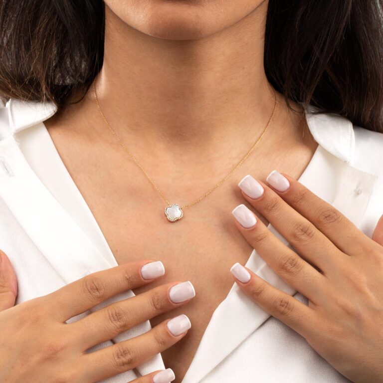 گردنبند طلا ونکلیف سفید دور نگین