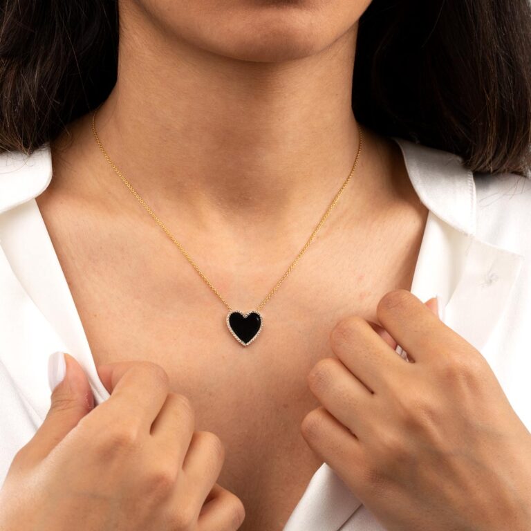 گردنبند طلا قلب دور نگین مشکی