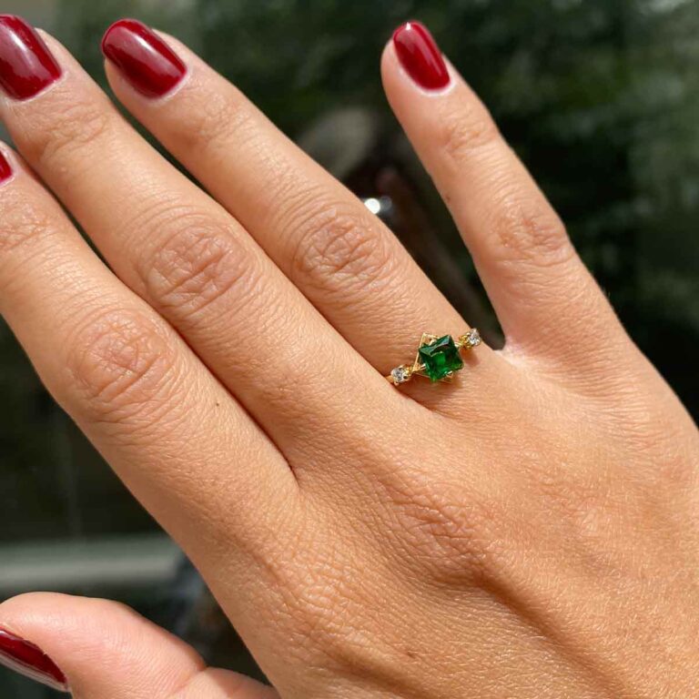 انگشتر طلا موگه سبز