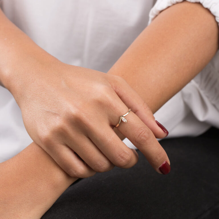 انگشتار طلا تک نگین