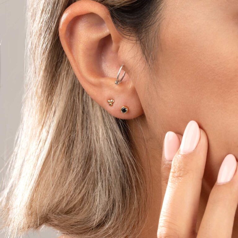 گوشواره طلا تک نگین لونا مشکی