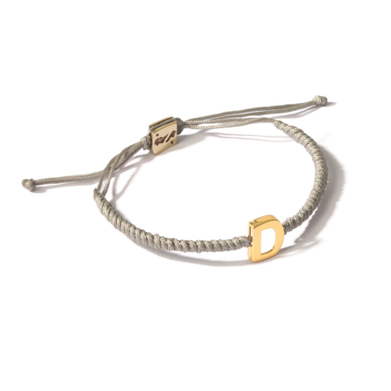 دستبند طلا و بافت حرف D