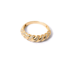 Gold ring with jeweled shell g