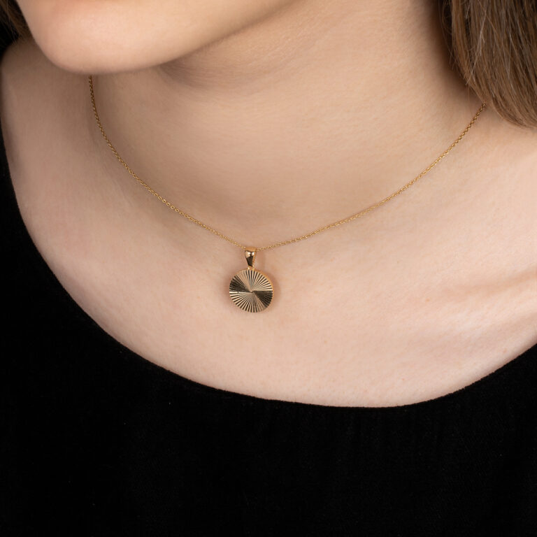 آویز طلا دایره آیسانا - تصویر 3