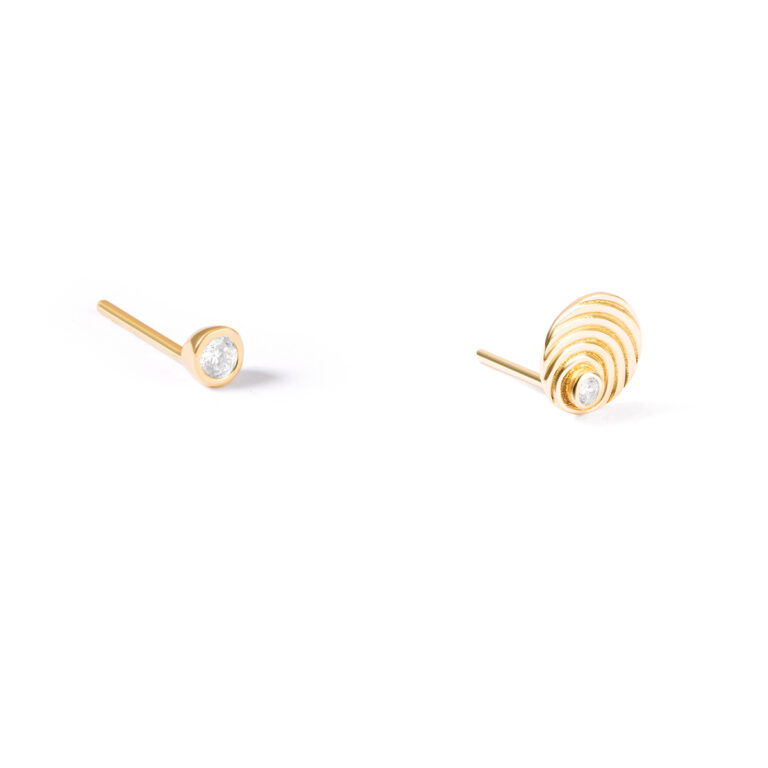 گوشواره طلا دایره خط دار و لونا سفید گالری طلا پرسته