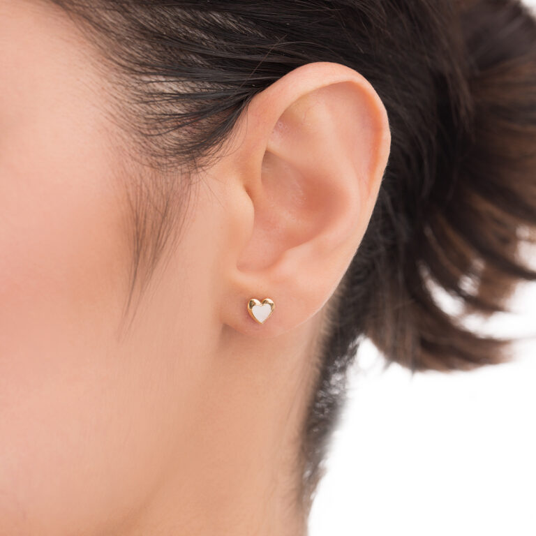 گوشواره طلا قلب مینا کاری سفید گالری طلا پرسته