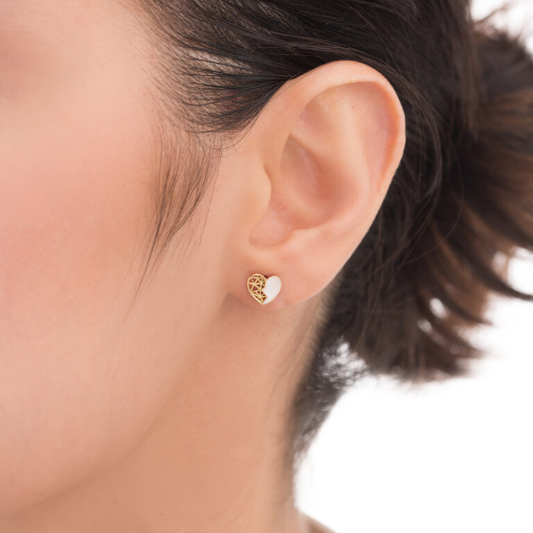 گوشواره طلا مینا کاری قلب پلین سفید گالری طلا پرسته