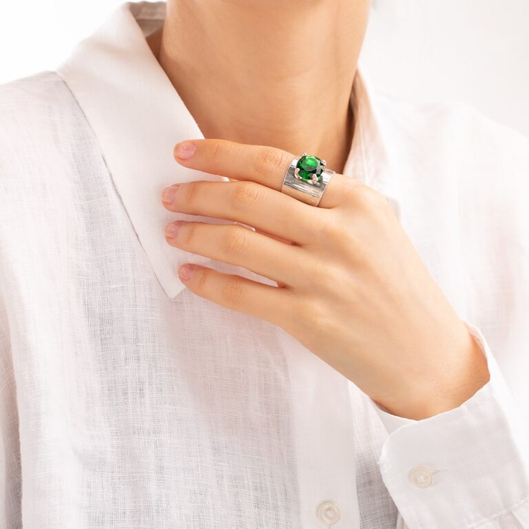 انگشتر نقره تک نگین سبز گالری طلا پرسته