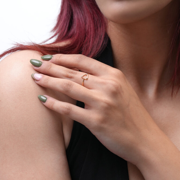 انگشتر مثلث رایا نگین دار گالری طلا پرسته