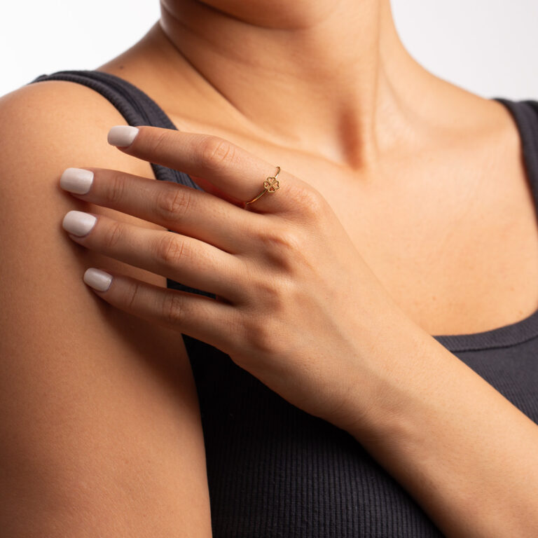 انگشتر طلا شبدر تو خالی گالری پرسته