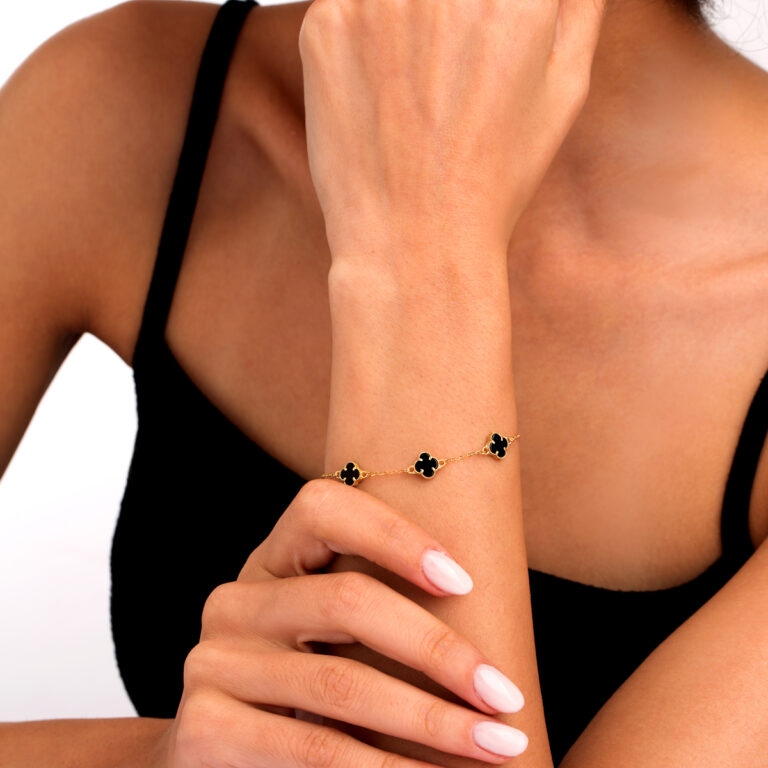 دستبند طلا زنجیری سه ونکلیف مشکی گالری پرسته