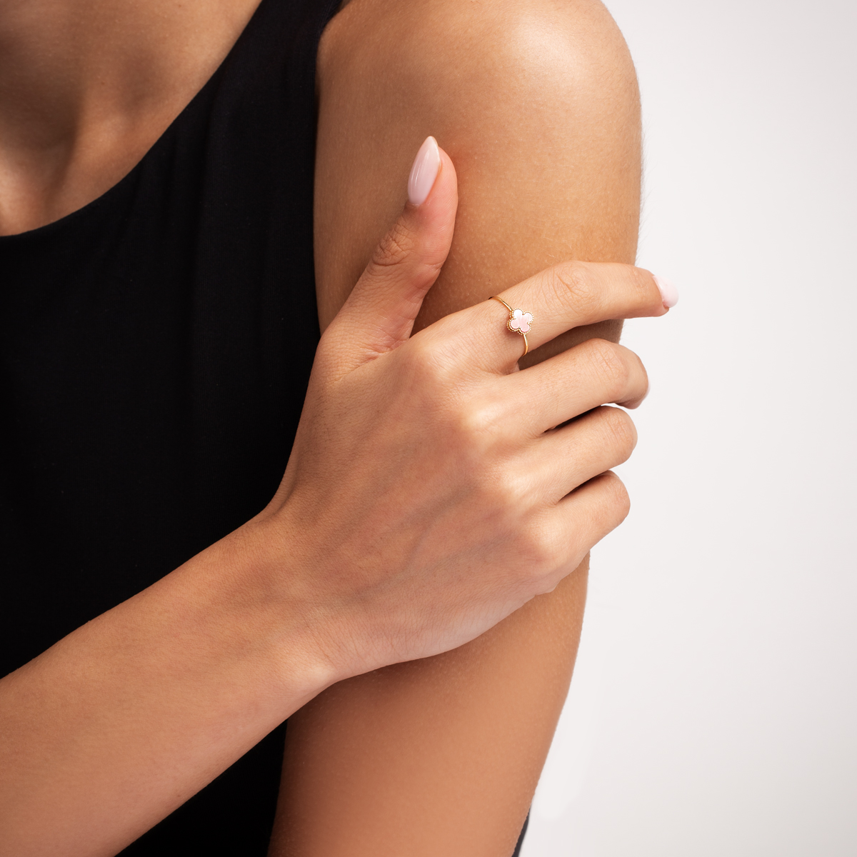 انگشتر طلا ونکلیف صورتی گالری طلاپرسته