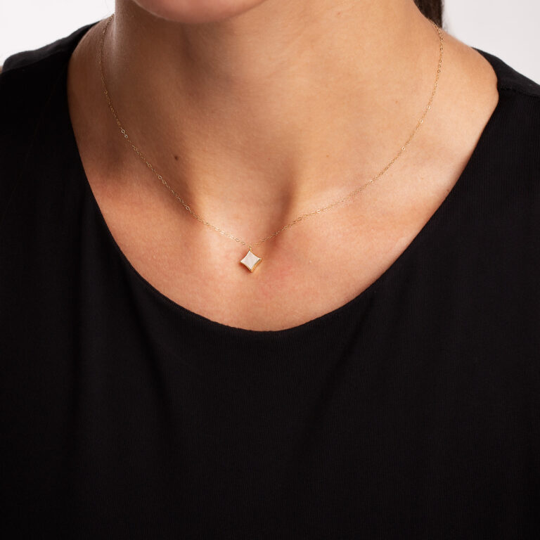 گردنبند طلا لوزی سفید گالری طلا پرسته