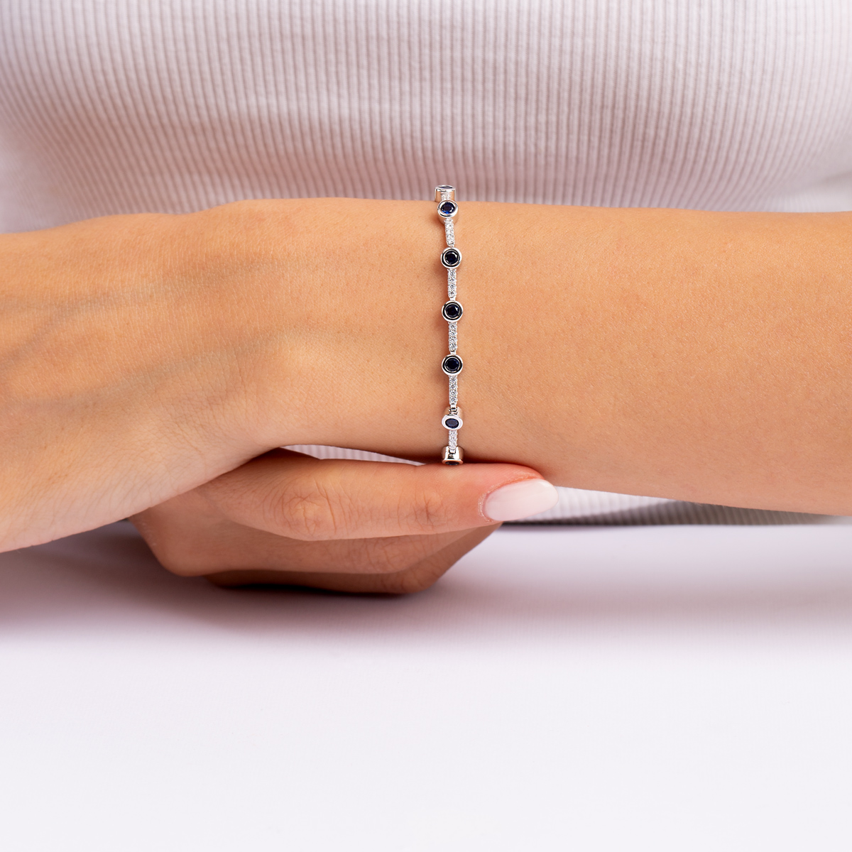 دستبند نقره لونا سرمه ای گالری طلا پرسته