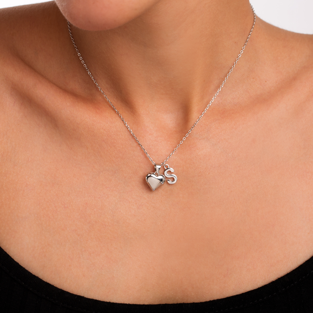 گردنبند نقره قلب و حرف S گالری طلا پرسته
