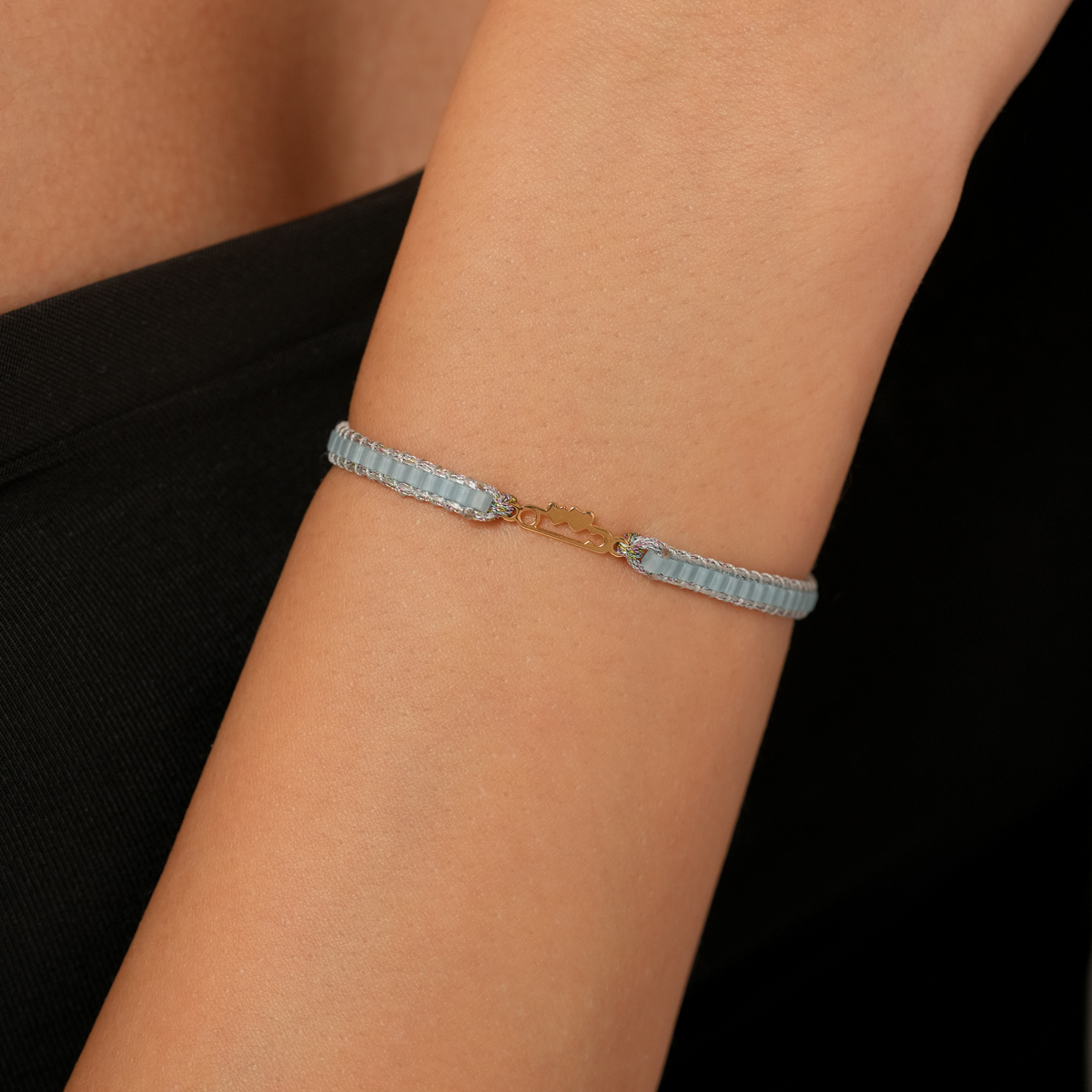 دستبند طلا بافت منجوقی سنجاق عشق گالری طلا پرسته