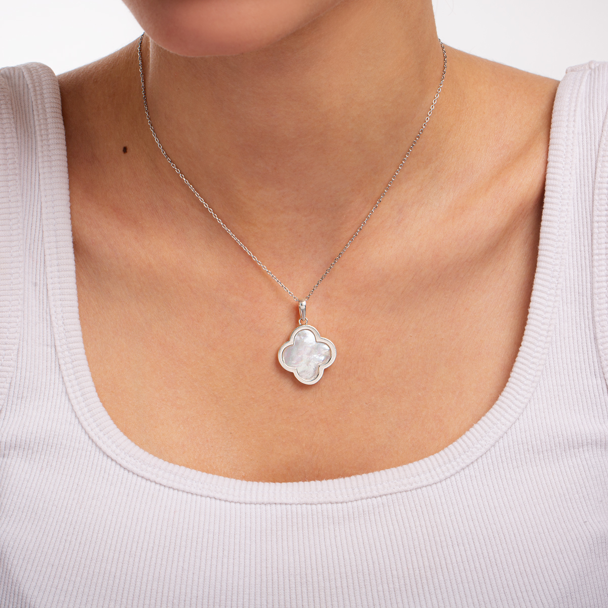 آویز نقره ونکلیف سفید گالری طلا پرسته