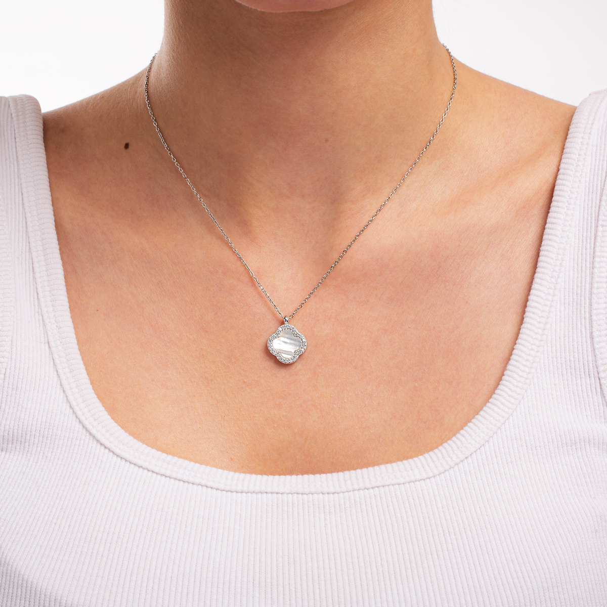 گردنبند نقره نگین دار ونکلیف سفید گالری طلا پرسته